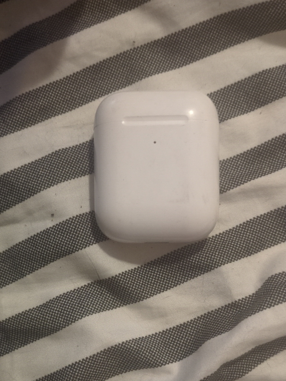 White Wireless Earbud Charging Case